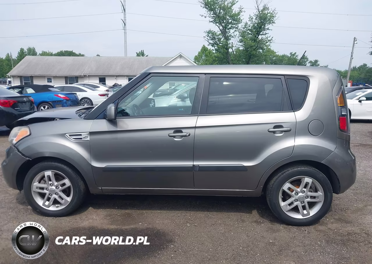 2011 Kia Soul + VIN:KNDJT2A22B7233170 - 14