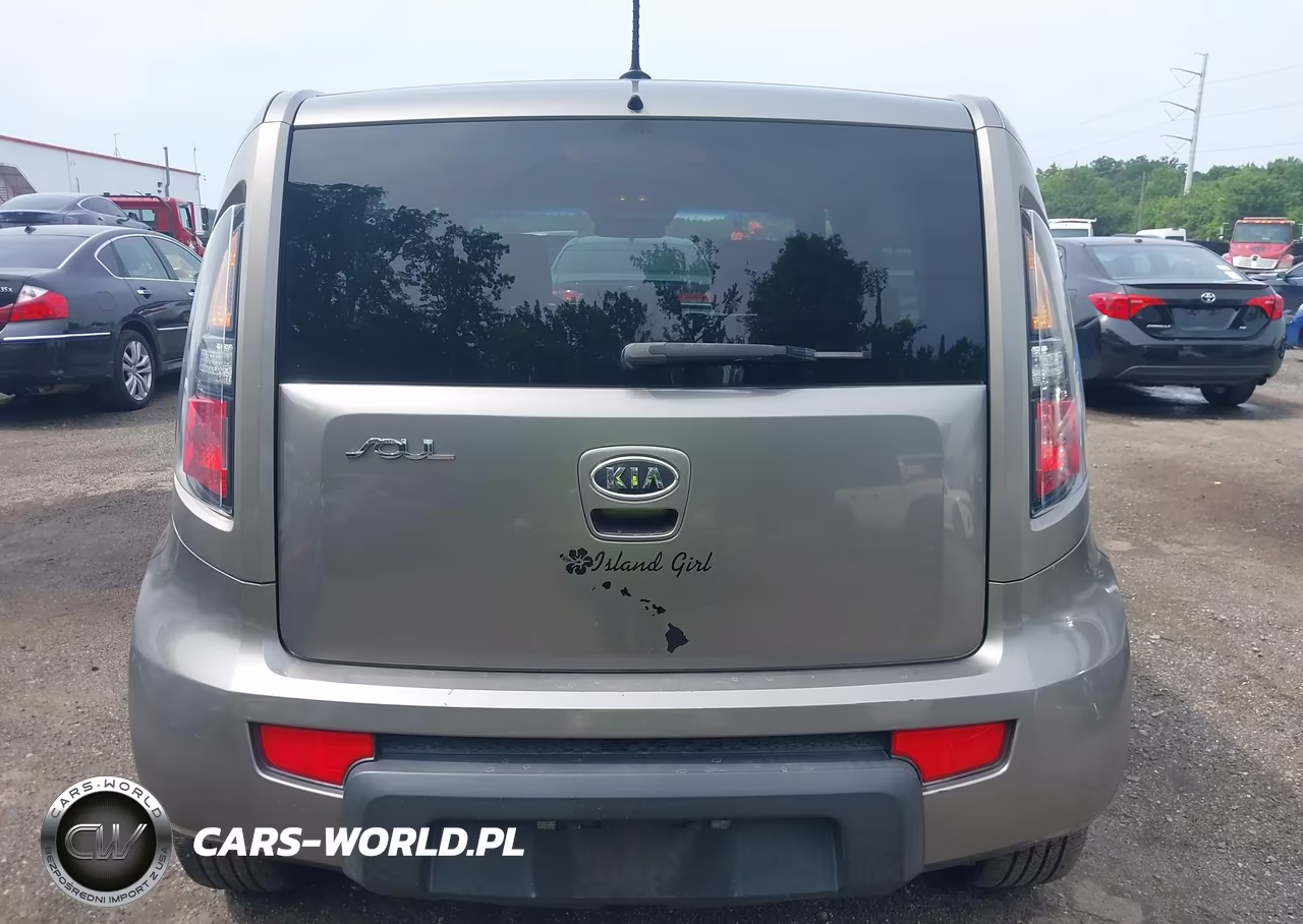2011 Kia Soul + VIN:KNDJT2A22B7233170 - 16