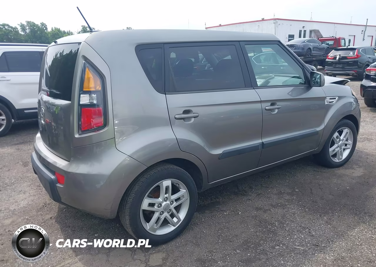 2011 Kia Soul + VIN:KNDJT2A22B7233170 - 4