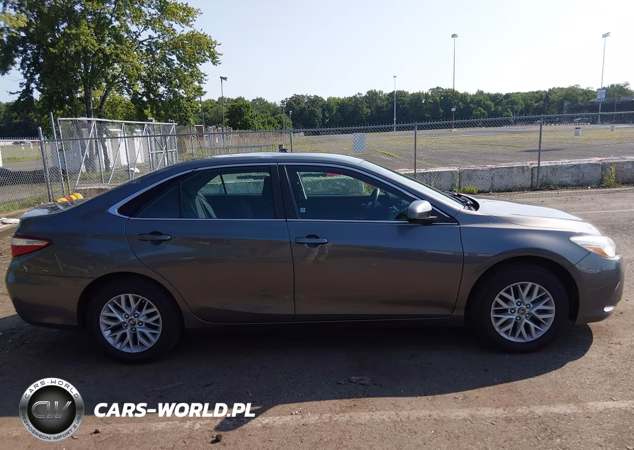 2017 Toyota Camry Le VIN:4T1BF1FK7HU324939 - 12