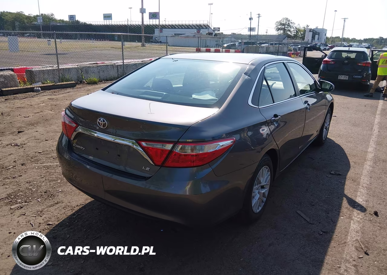 2017 Toyota Camry Le VIN:4T1BF1FK7HU324939 - 4