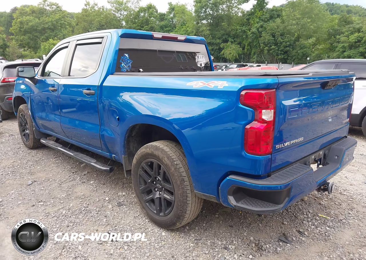 2022 Chevrolet Silverado 1500 4Wd Short Bed Custom VIN:1GCPDBEK4NZ638179 - 3