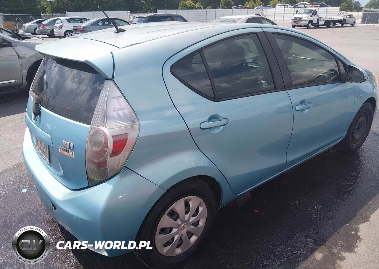 2014 Toyota Prius C One VIN:JTDKDTB36E1085885 - 4