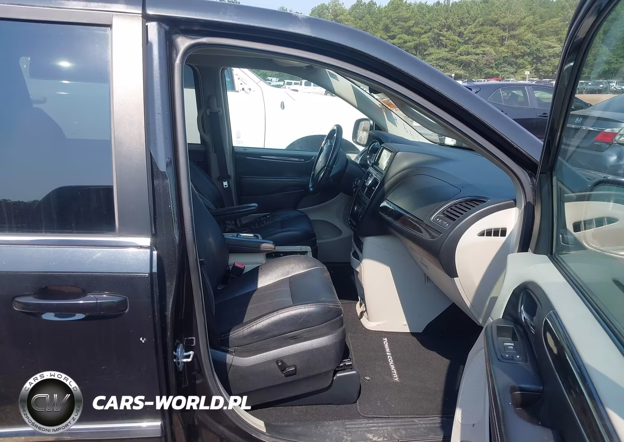 2012 Chrysler Town & Country Touring-L VIN:2C4RC1CG6CR199823 - 5
