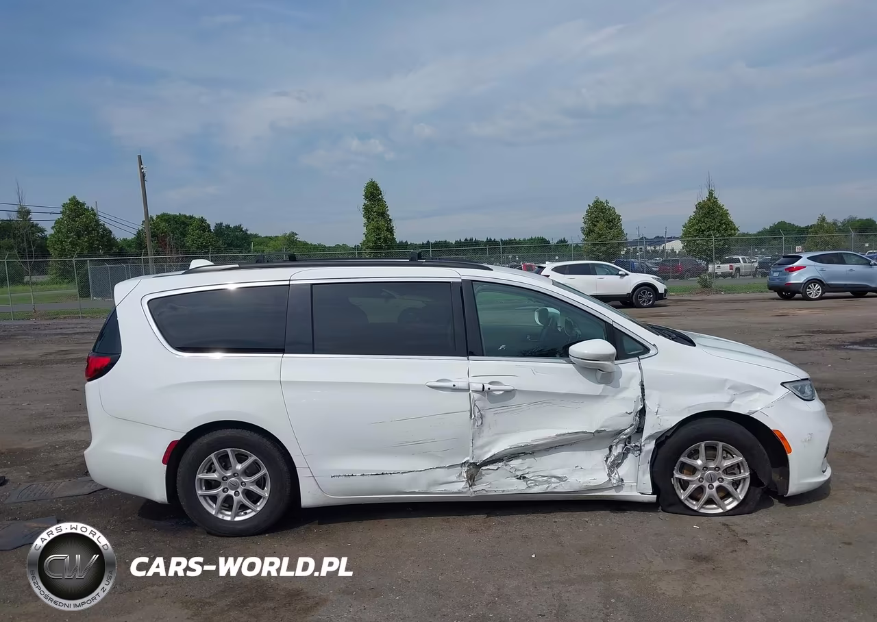 2022 Chrysler Pacifica Touring L VIN:2C4RC1BG2NR168296 - 13