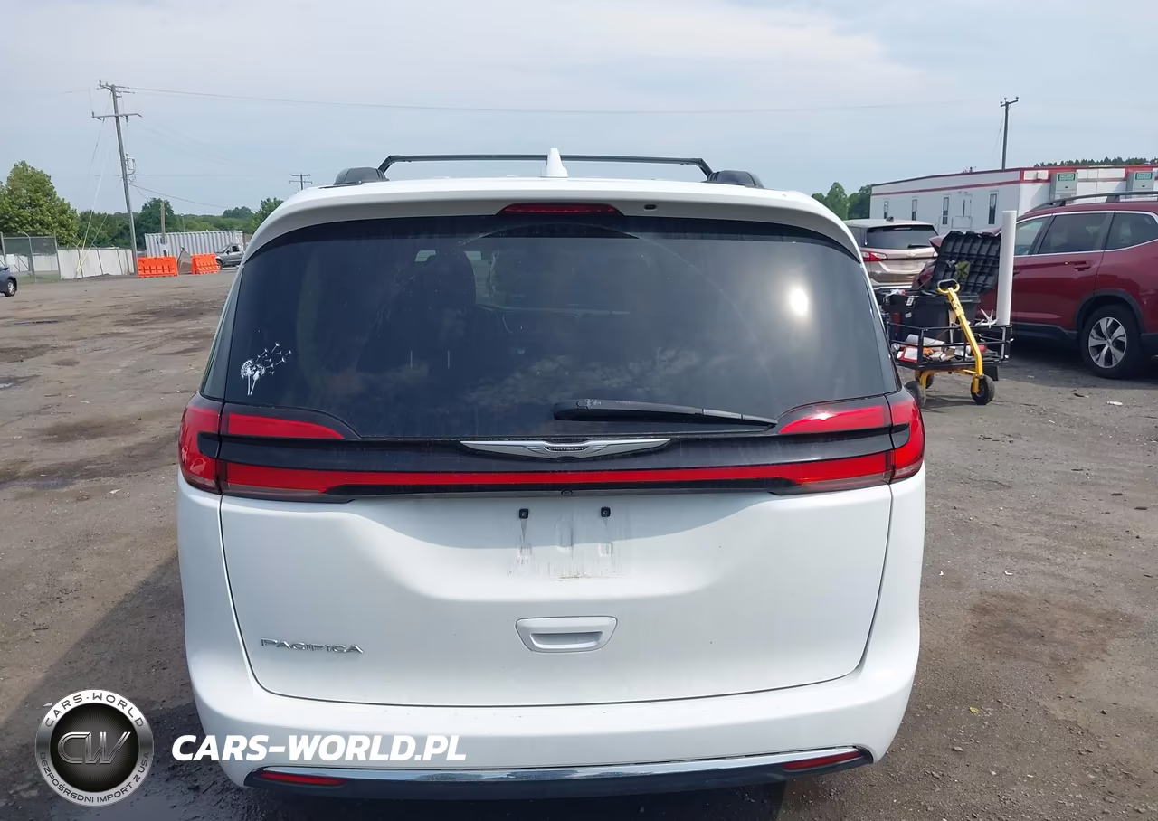 2022 Chrysler Pacifica Touring L VIN:2C4RC1BG2NR168296 - 16
