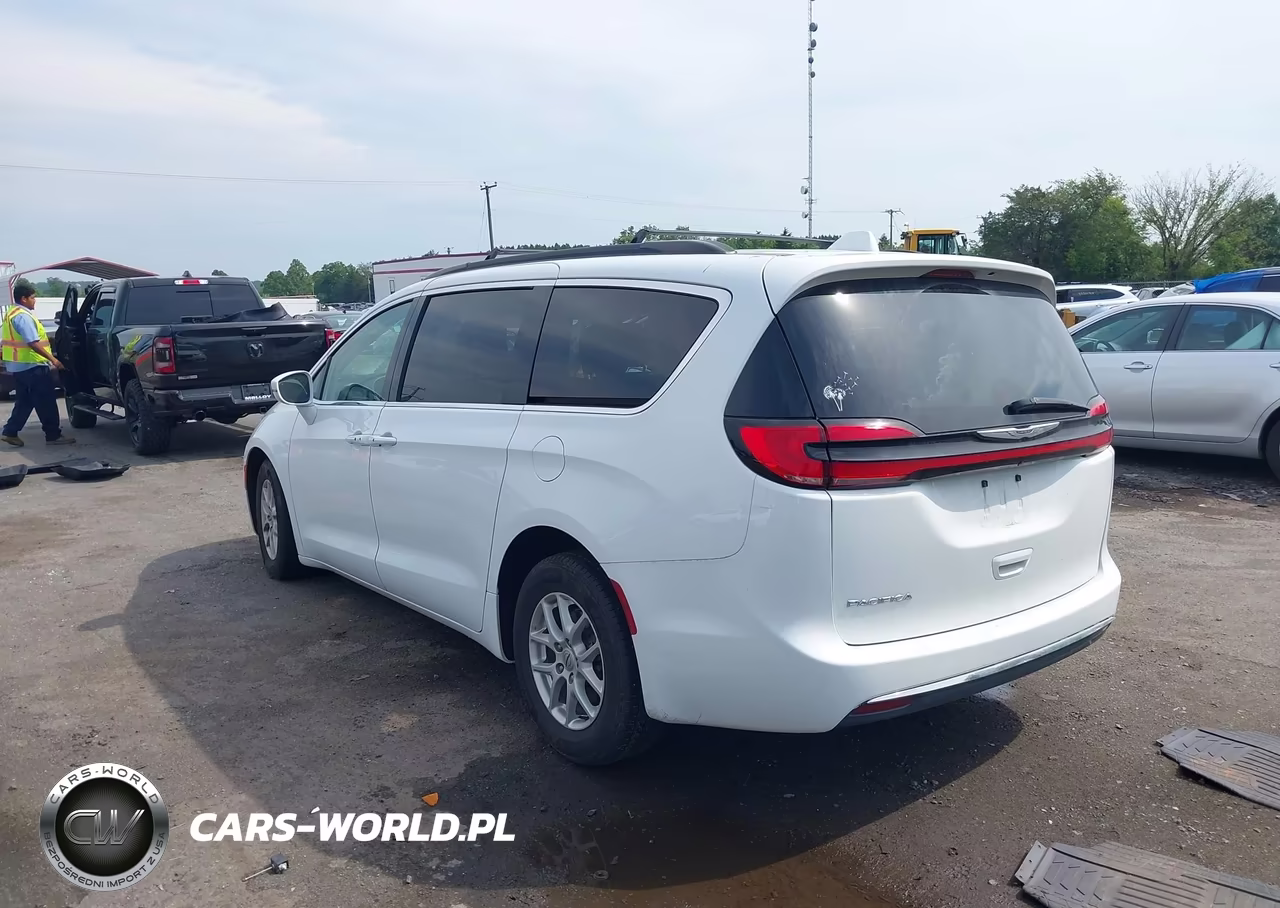 2022 Chrysler Pacifica Touring L VIN:2C4RC1BG2NR168296 - 3