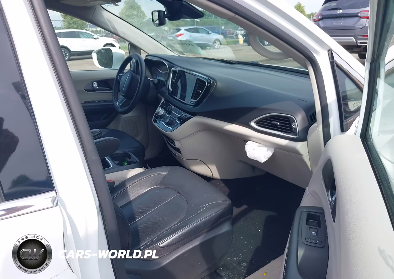 2022 Chrysler Pacifica Touring L VIN:2C4RC1BG2NR168296 - 5