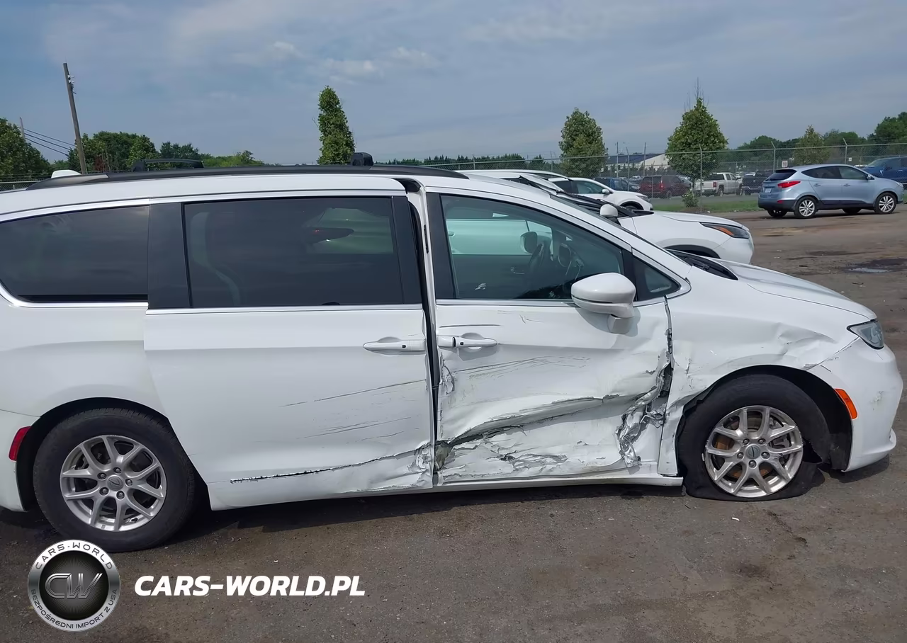 2022 Chrysler Pacifica Touring L VIN:2C4RC1BG2NR168296 - 6