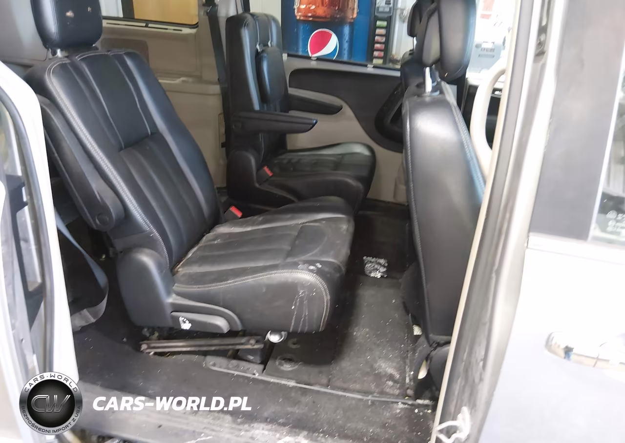 2013 Chrysler Town & Country Touring-L VIN:2C4RC1CG7DR623267 - 8