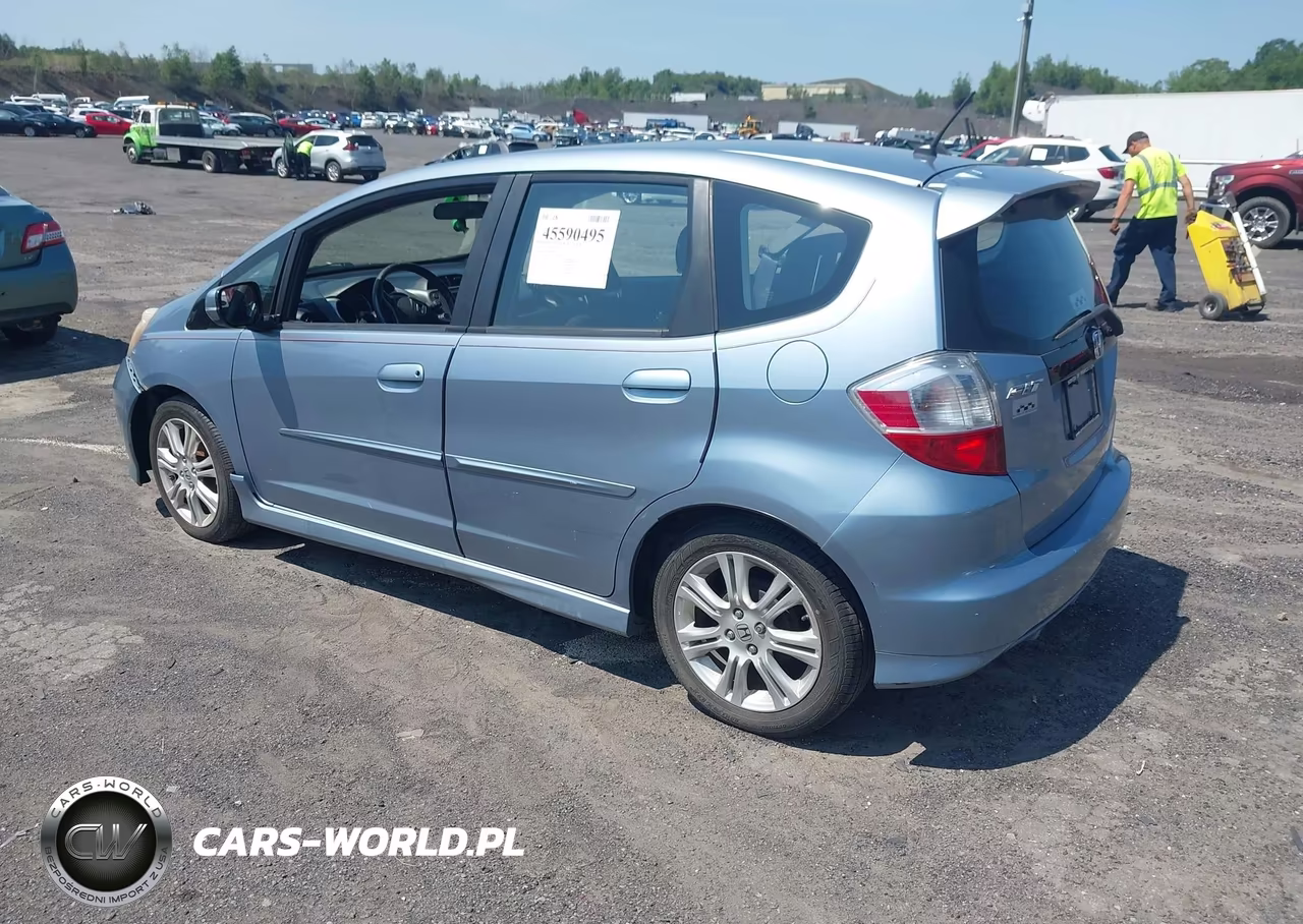 2011 Honda Fit Sport VIN:JHMGE8H65BC013091 - 3