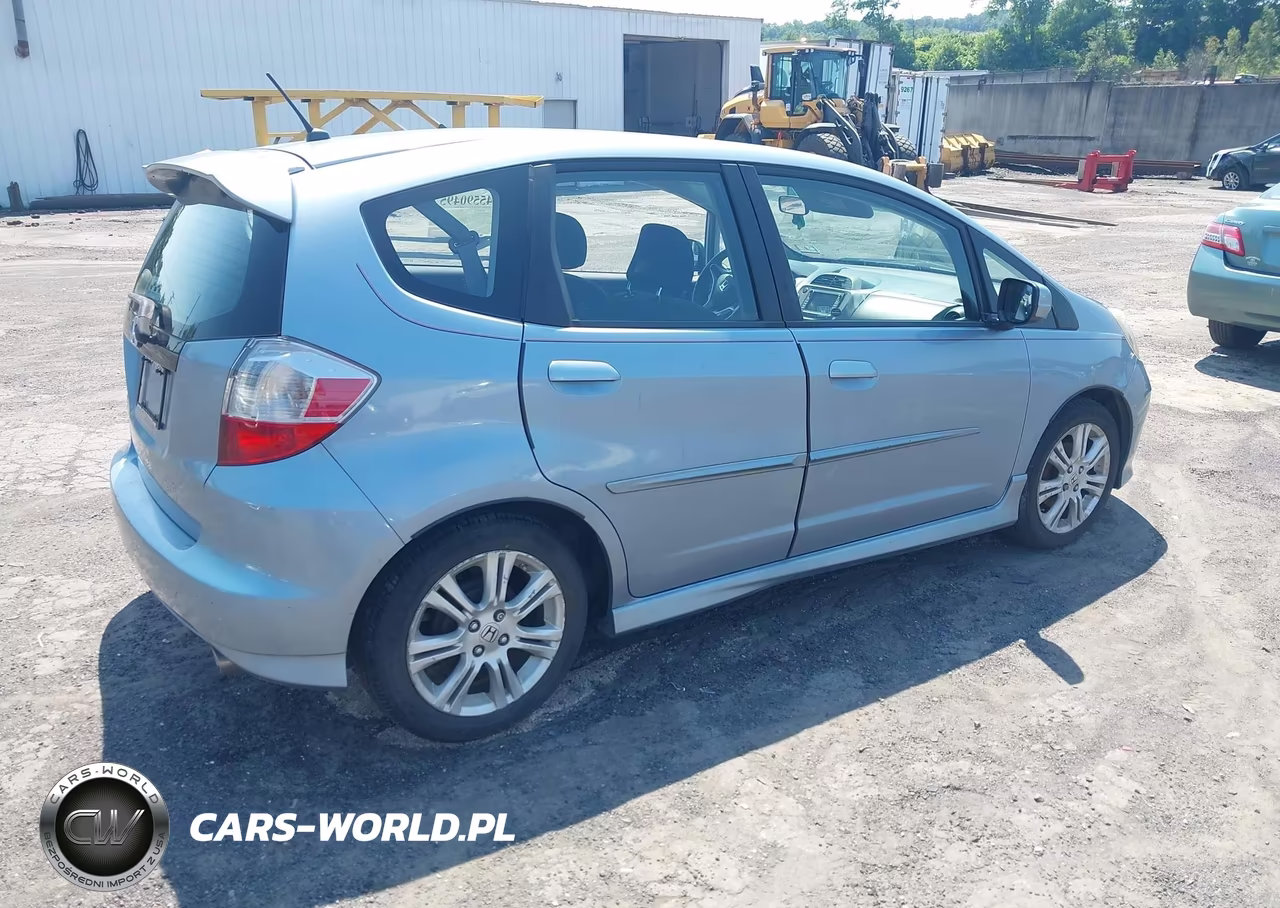 2011 Honda Fit Sport VIN:JHMGE8H65BC013091 - 4