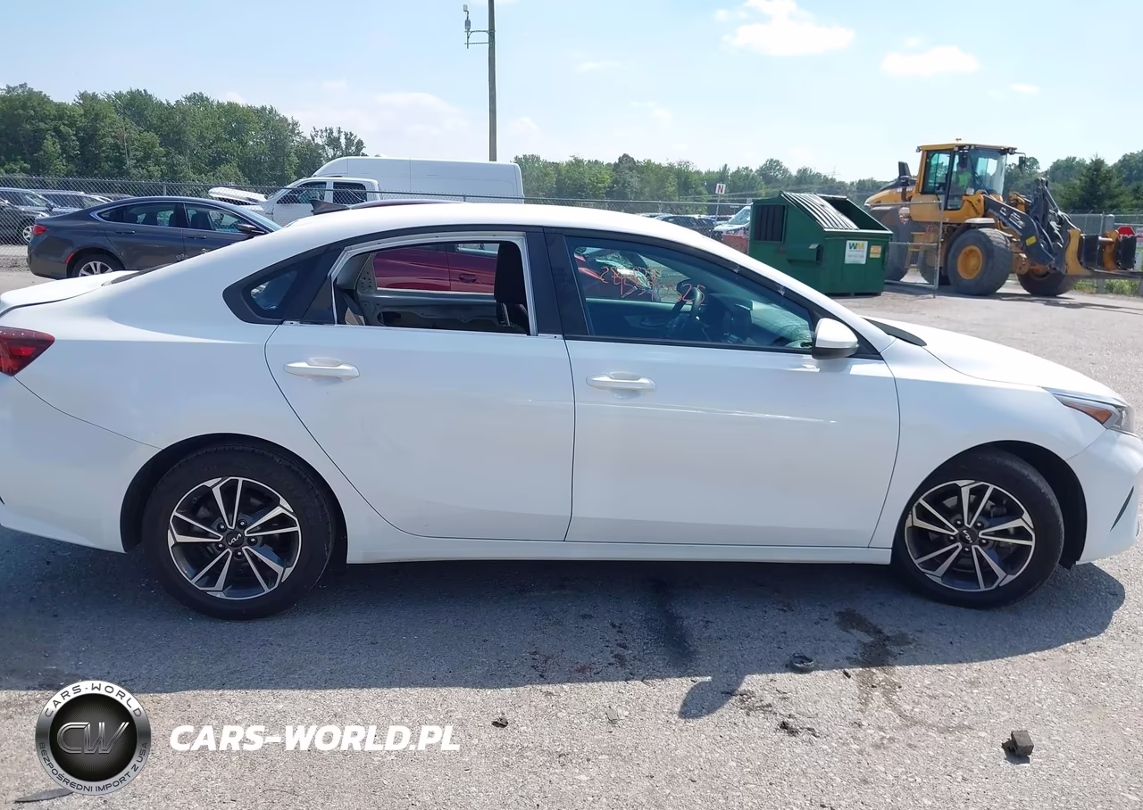 2023 Kia Forte Lxs VIN:3KPF24AD5PE646374 - 13