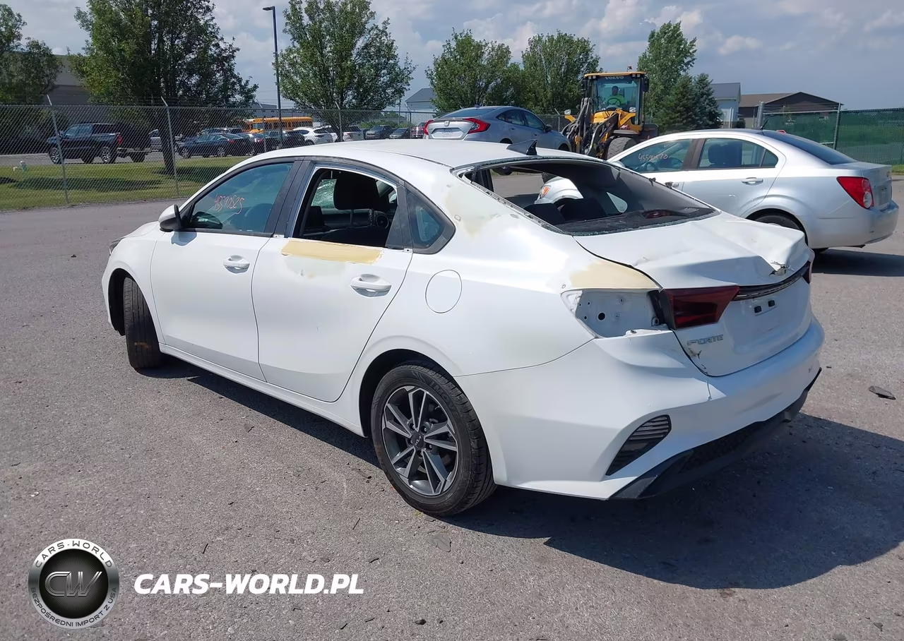 2023 Kia Forte Lxs VIN:3KPF24AD5PE646374 - 3