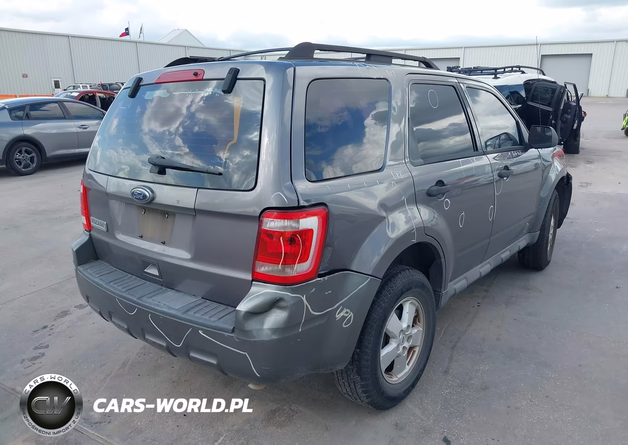 2010 Ford Escape Xls VIN:1FMCU0C7XAKA70259 - 4