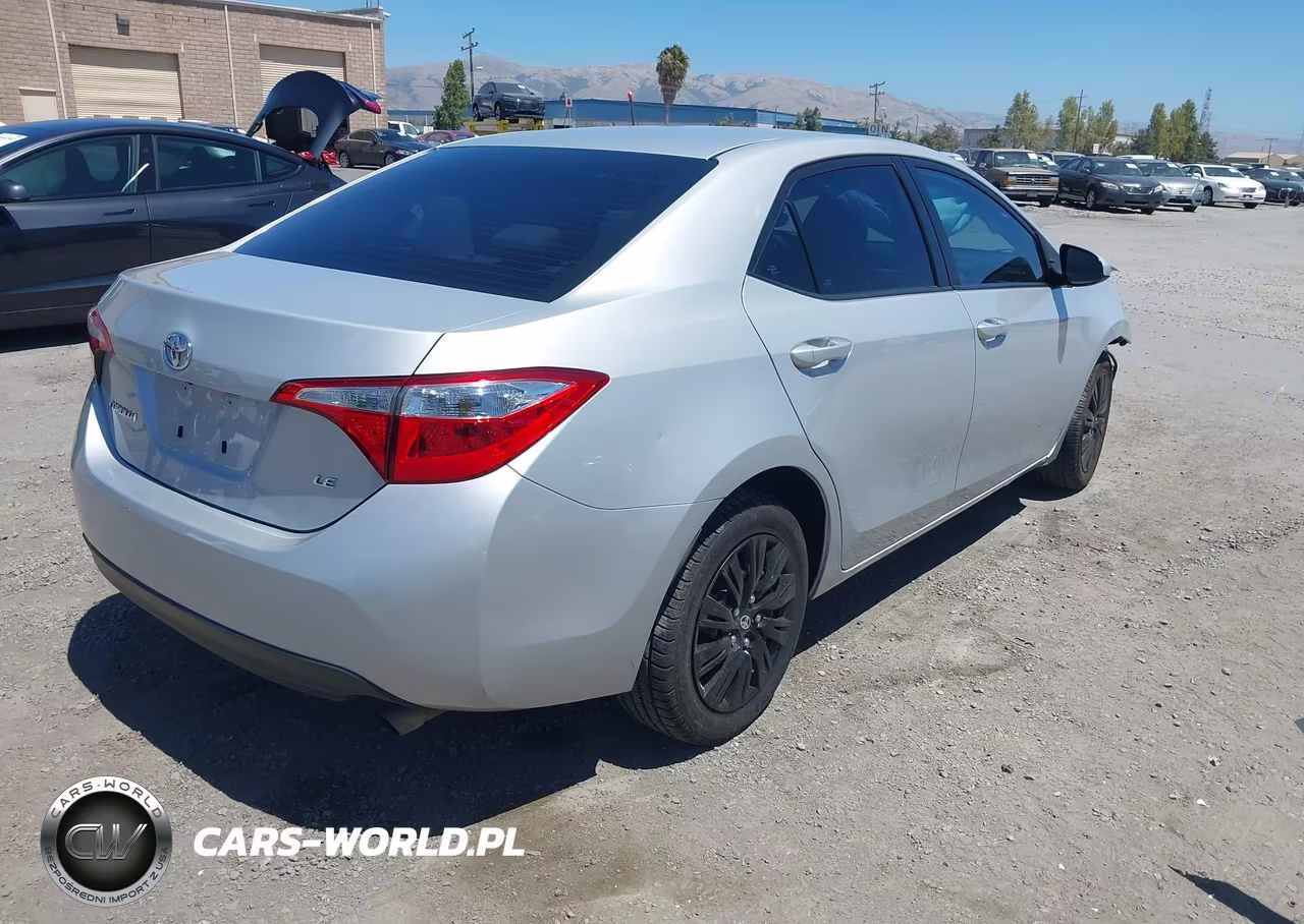 2015 Toyota Corolla Le VIN:2T1BURHE1FC262612 - 4