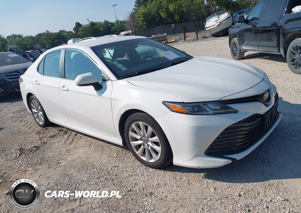 2018 Toyota Camry Le – zdjęcie 1 z 16