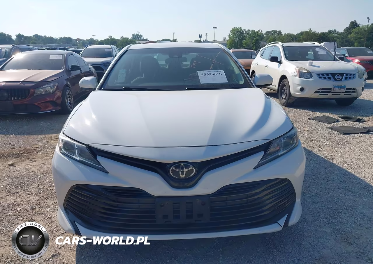 2018 Toyota Camry Le VIN:4T1B11HK6JU093002 - 12