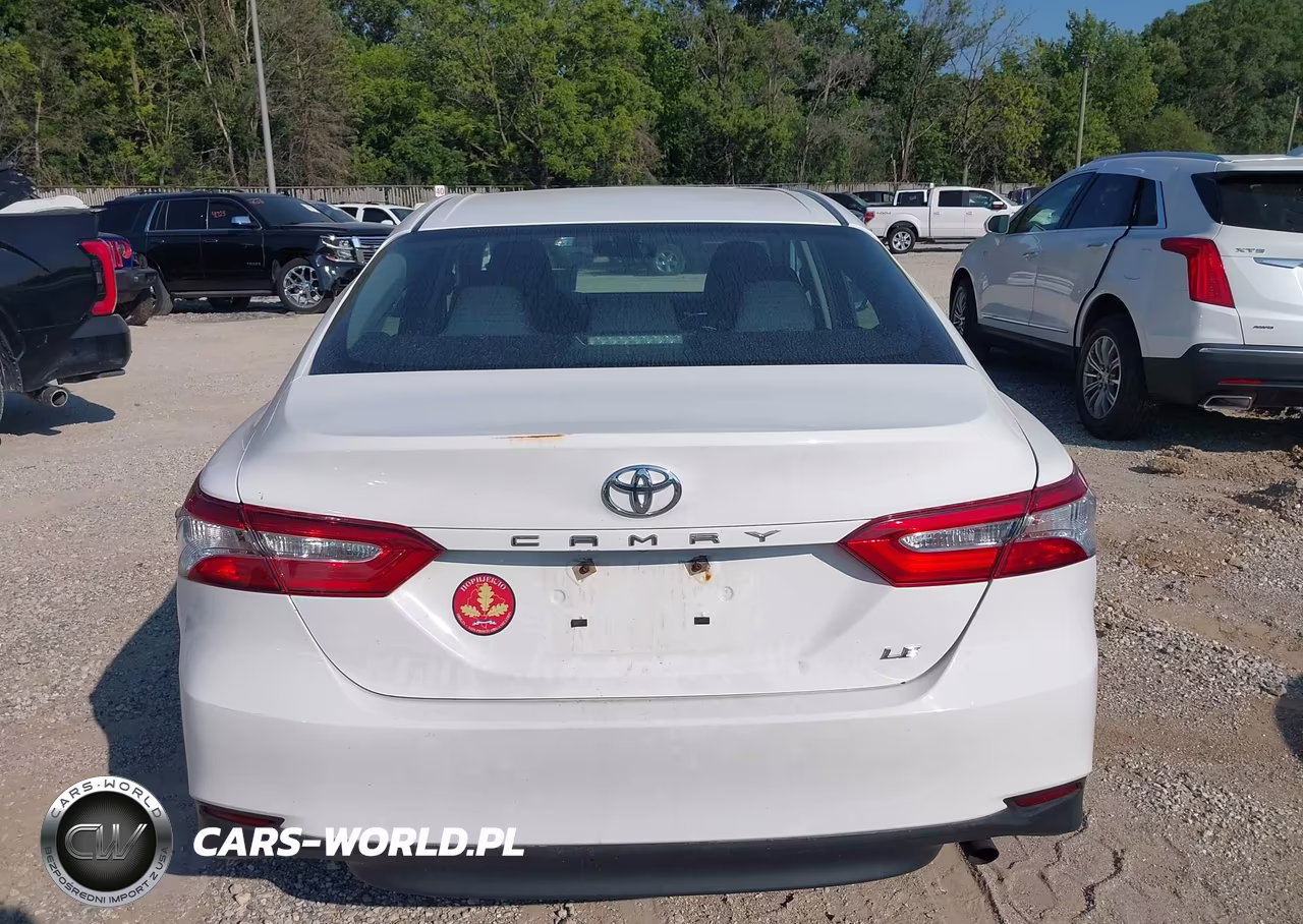 2018 Toyota Camry Le VIN:4T1B11HK6JU093002 - 16