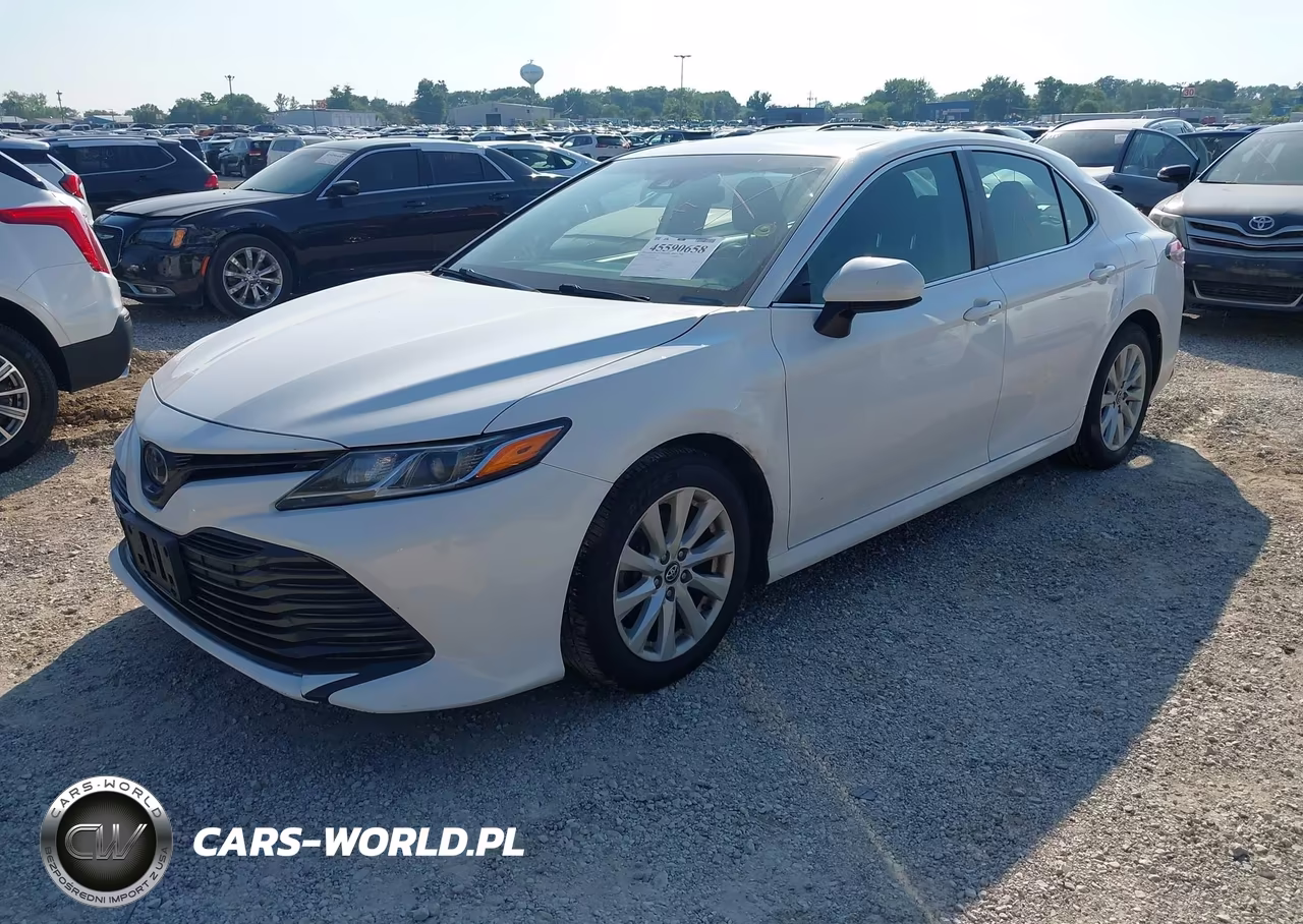2018 Toyota Camry Le VIN:4T1B11HK6JU093002 - 2