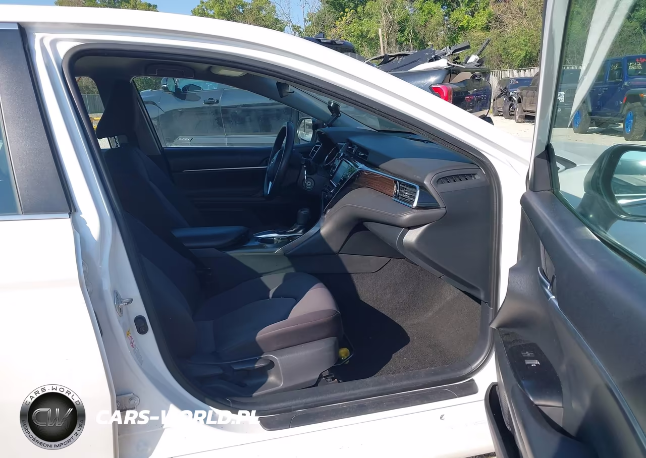 2018 Toyota Camry Le VIN:4T1B11HK6JU093002 - 5