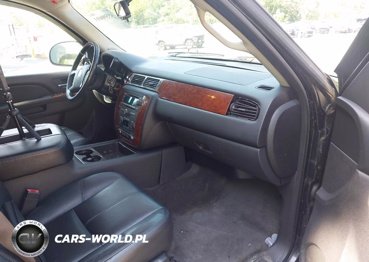 2012 Chevrolet Suburban Lt VIN:1GNSKJE78CR121445 - 5