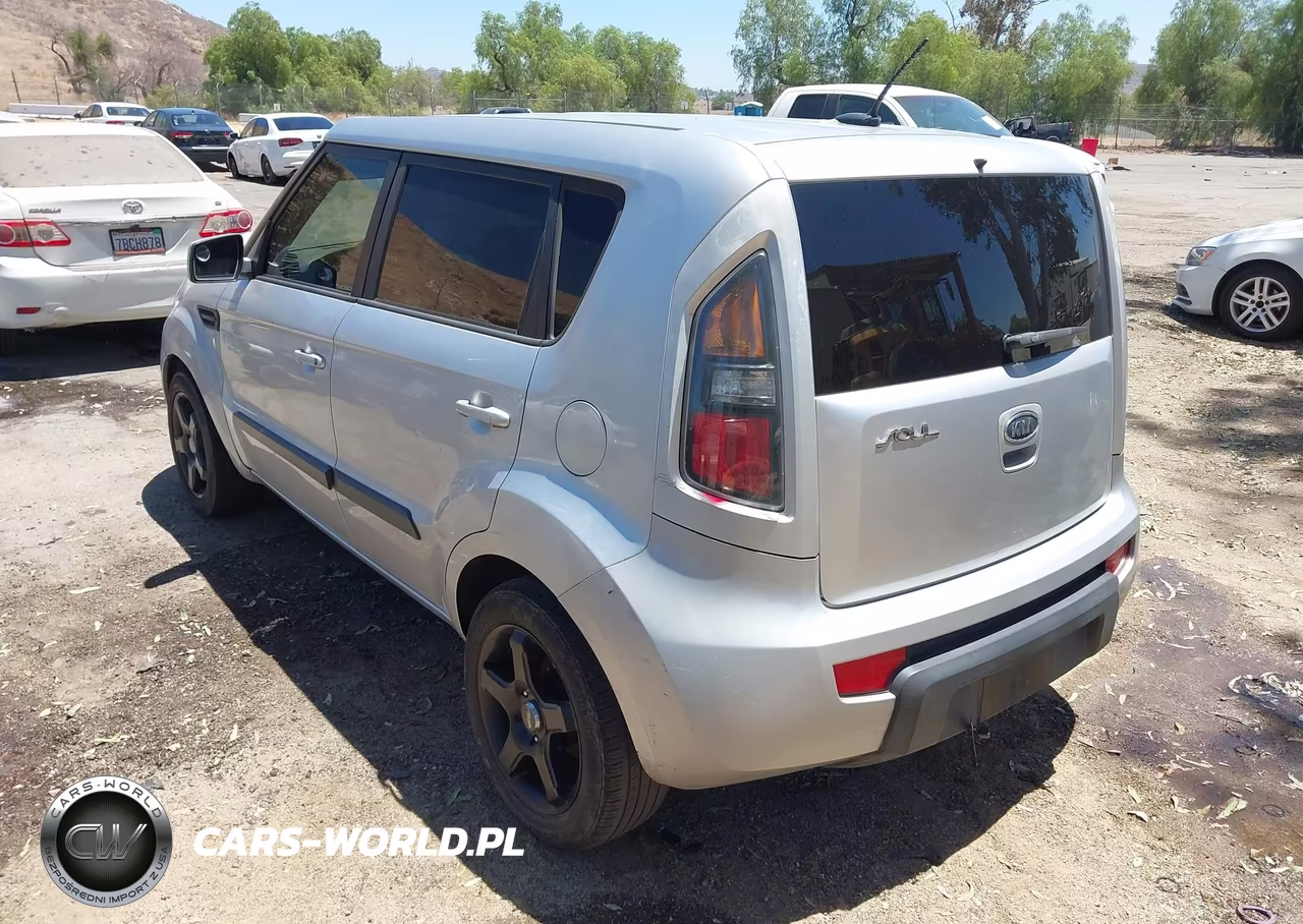 2011 Kia Soul + VIN:KNDJT2A22B7268050 - 3