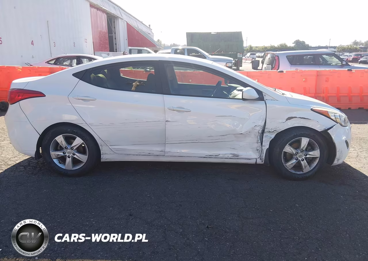 2013 Hyundai Elantra Gls VIN:5NPDH4AE2DH369351 - 13