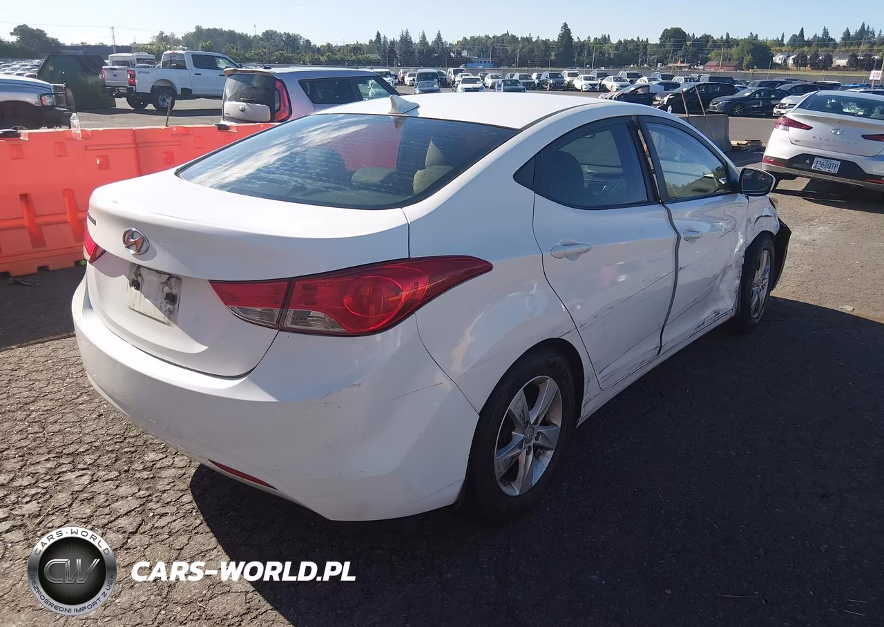 2013 Hyundai Elantra Gls VIN:5NPDH4AE2DH369351 - 4
