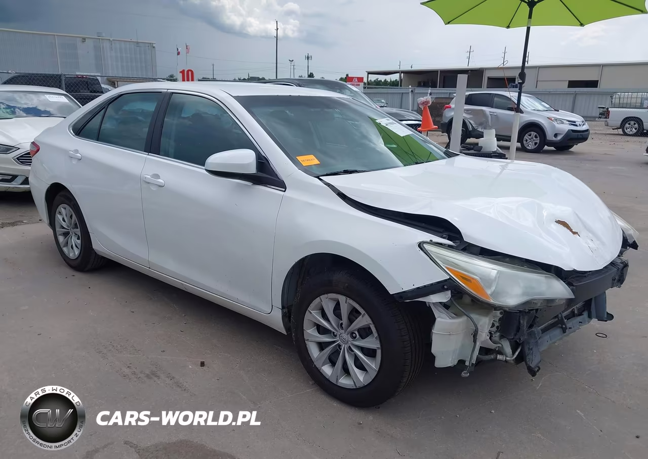 2015 Toyota Camry Le – zdjęcie 1 z 17