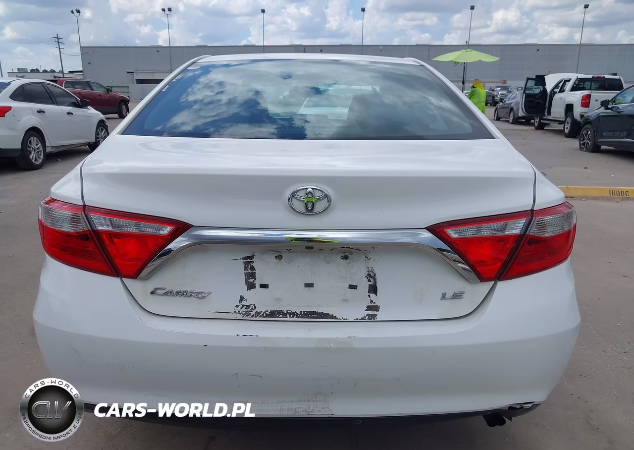 2015 Toyota Camry Le VIN:4T1BF1FK3FU987146 - 17