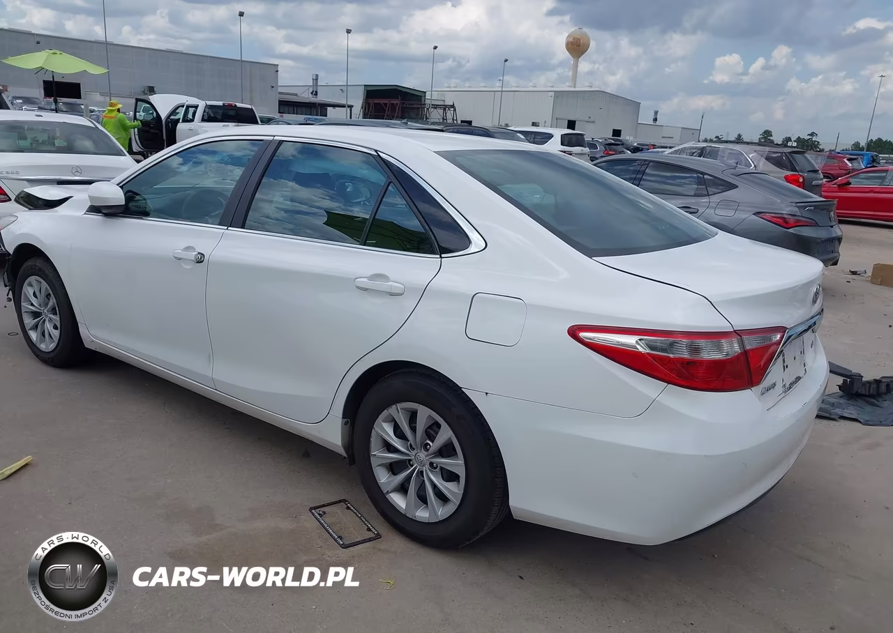 2015 Toyota Camry Le VIN:4T1BF1FK3FU987146 - 3