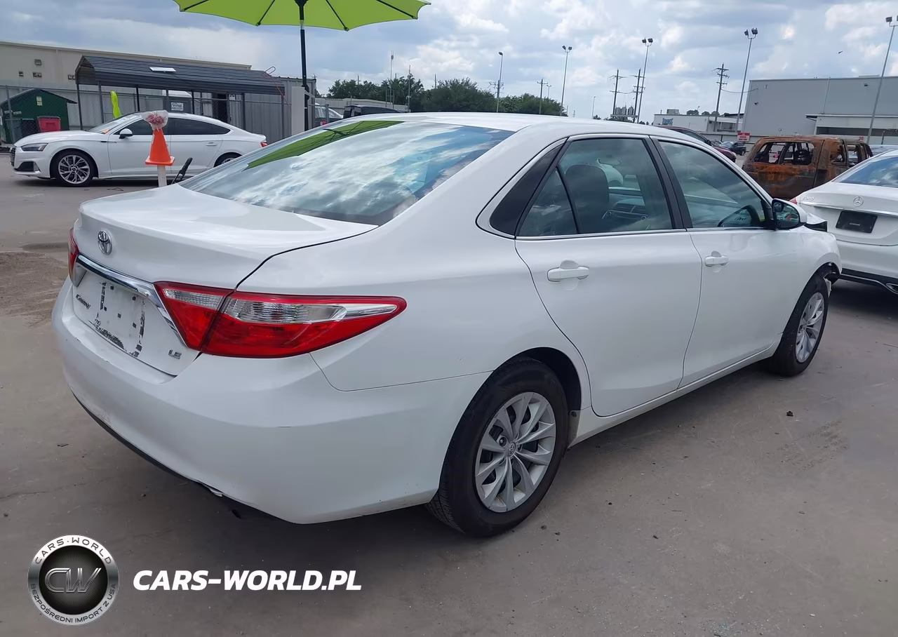 2015 Toyota Camry Le VIN:4T1BF1FK3FU987146 - 4