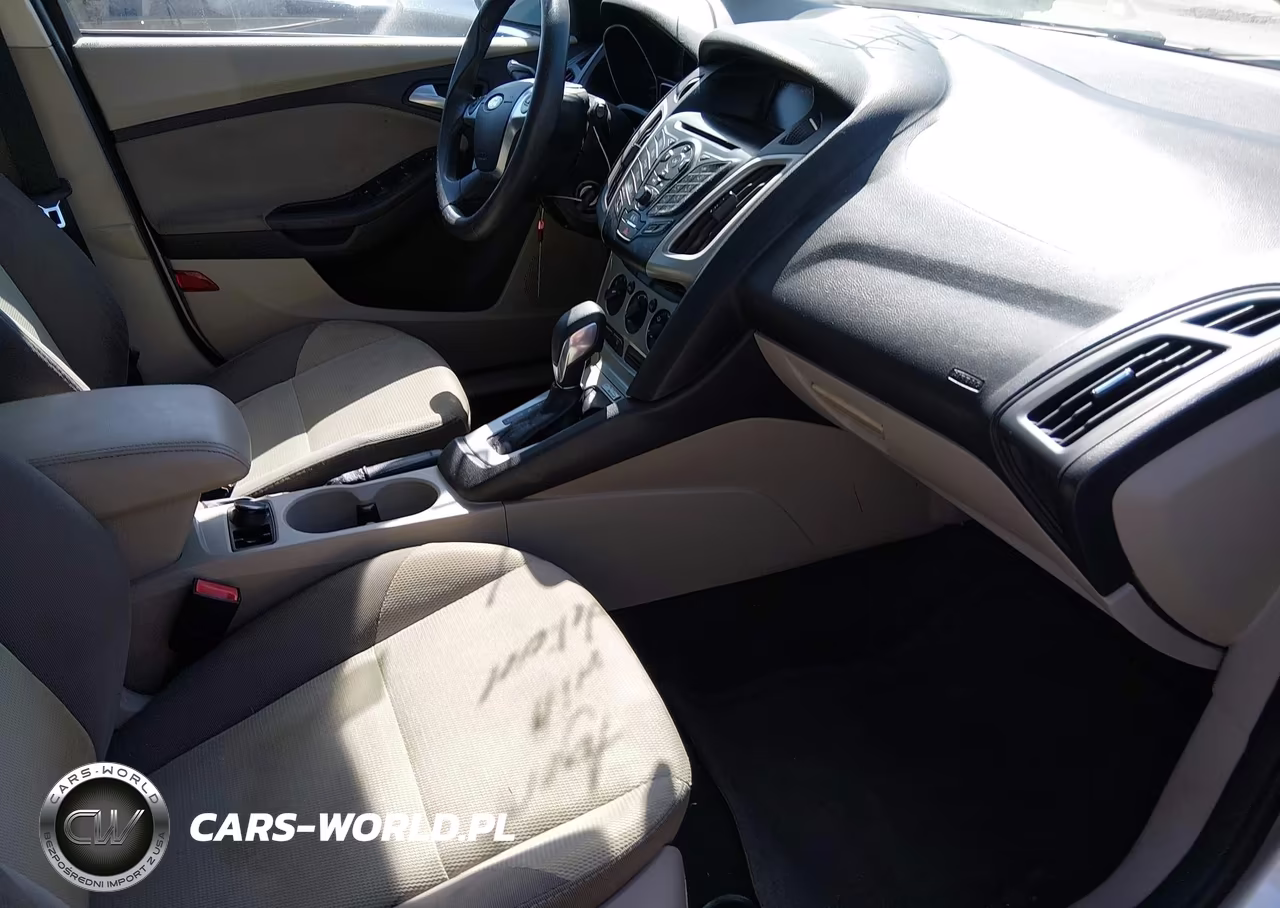2014 Ford Focus Se VIN:1FADP3K21EL157660 - 5