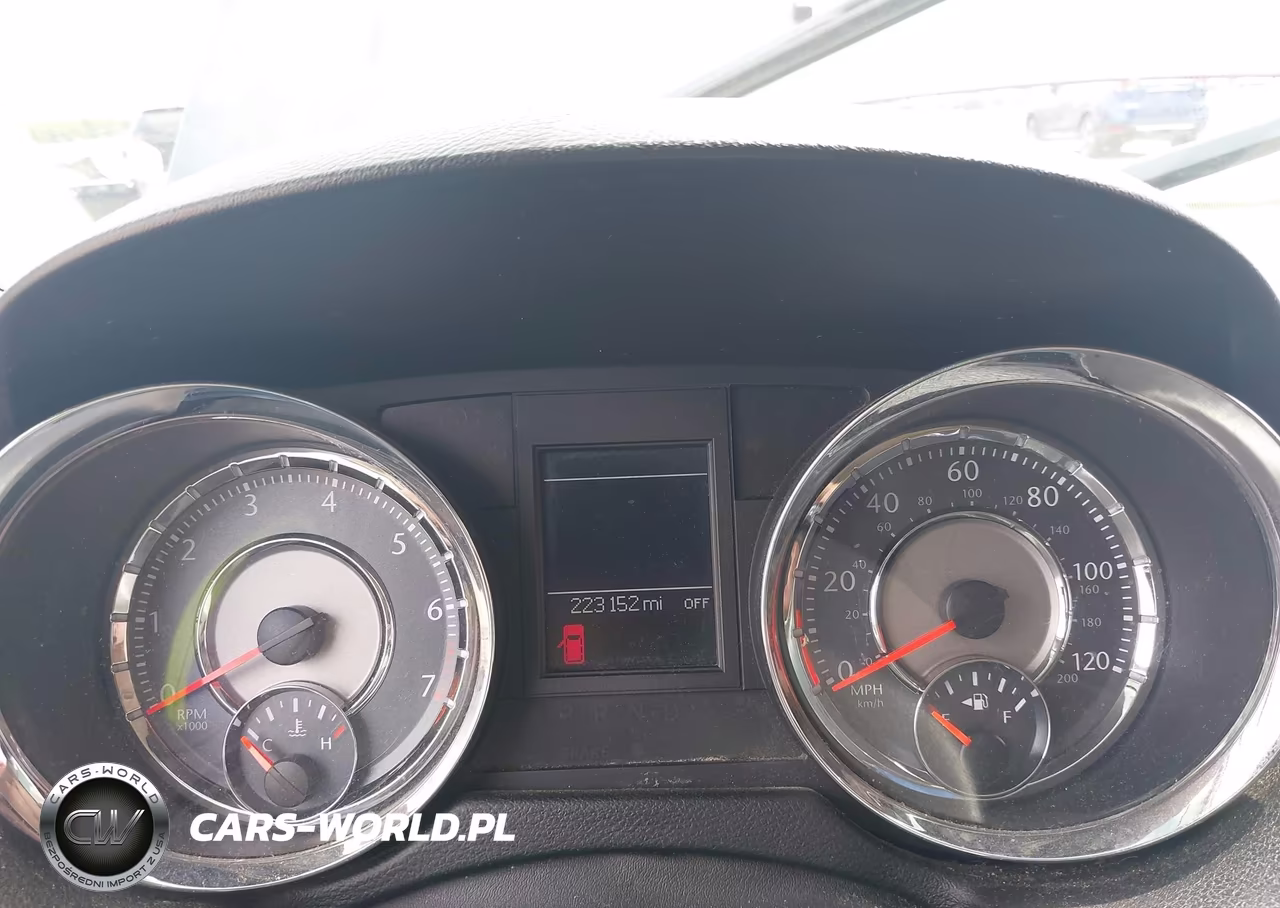 2012 Chrysler Town & Country Touring-L VIN:2C4RC1CG3CR175544 - 7