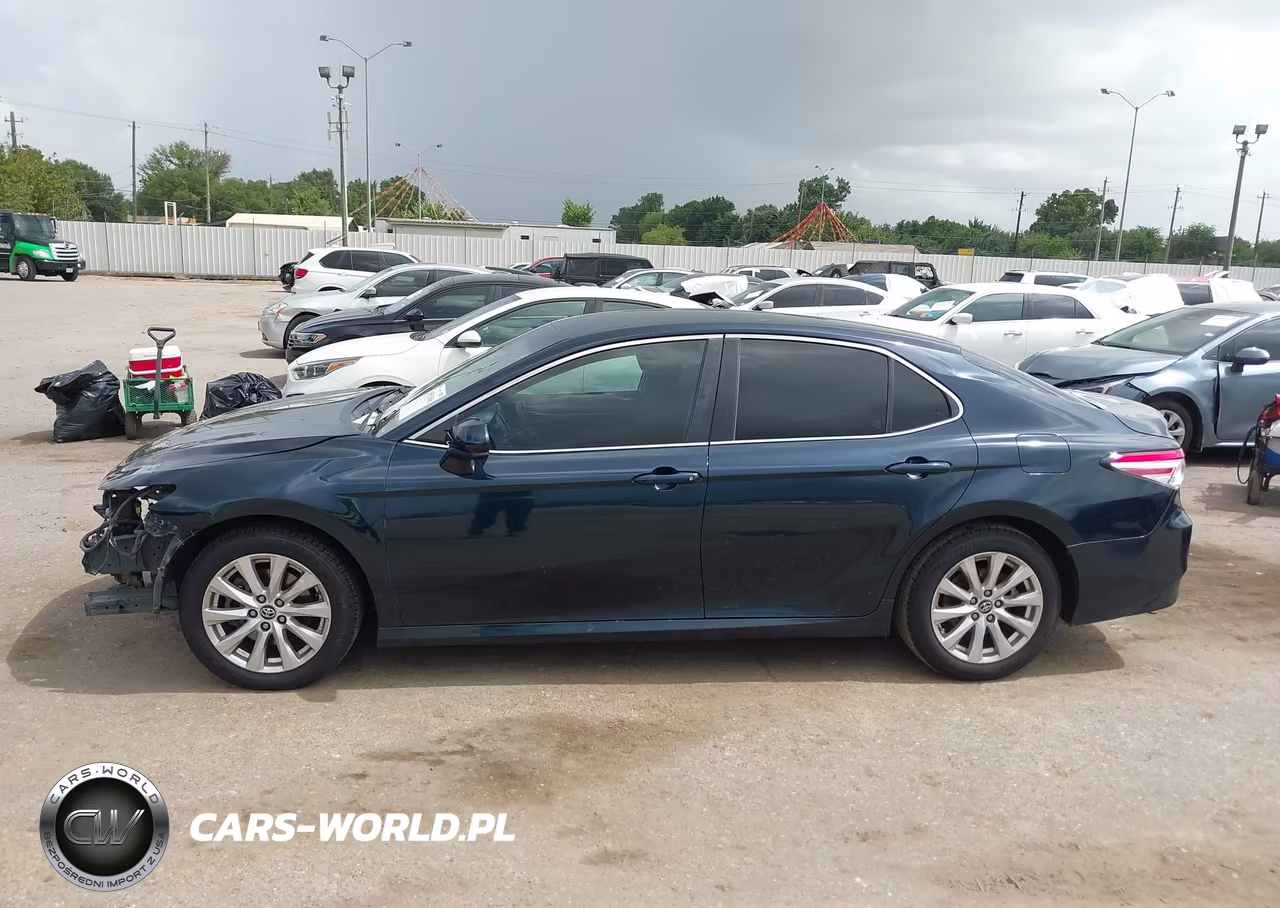 2018 Toyota Camry Le VIN:4T1B11HK6JU526379 - 15