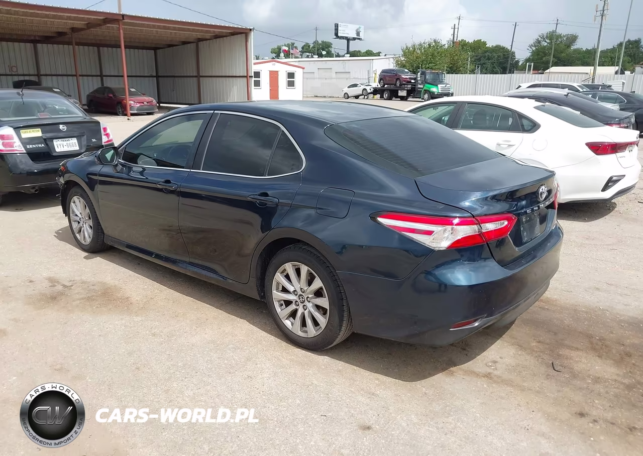 2018 Toyota Camry Le VIN:4T1B11HK6JU526379 - 3