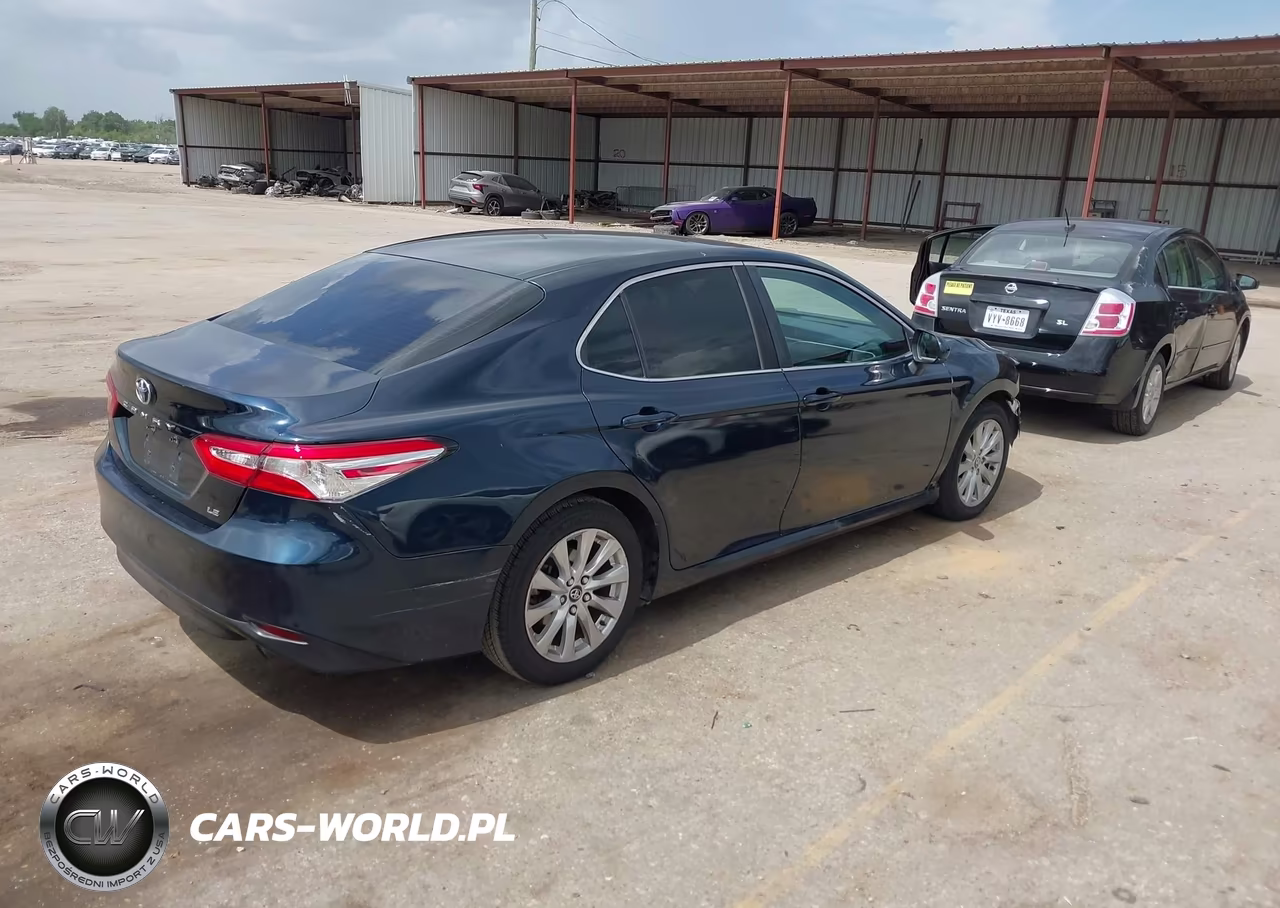 2018 Toyota Camry Le VIN:4T1B11HK6JU526379 - 4