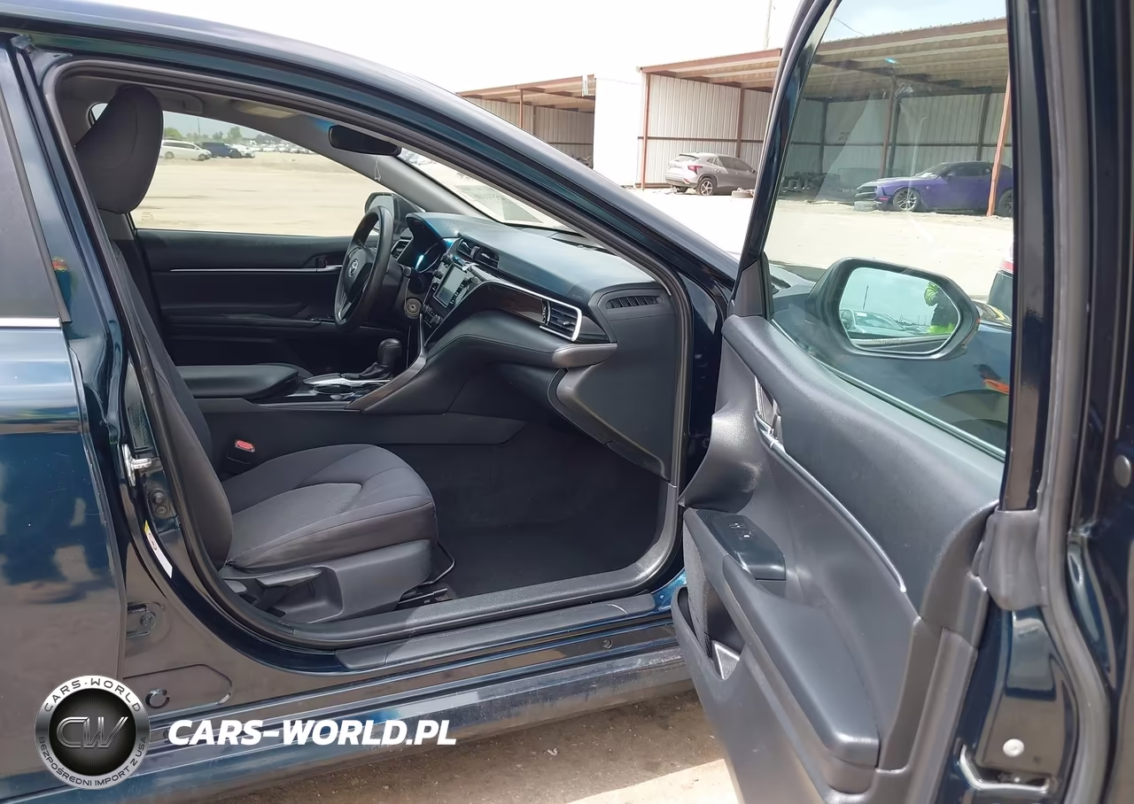 2018 Toyota Camry Le VIN:4T1B11HK6JU526379 - 5