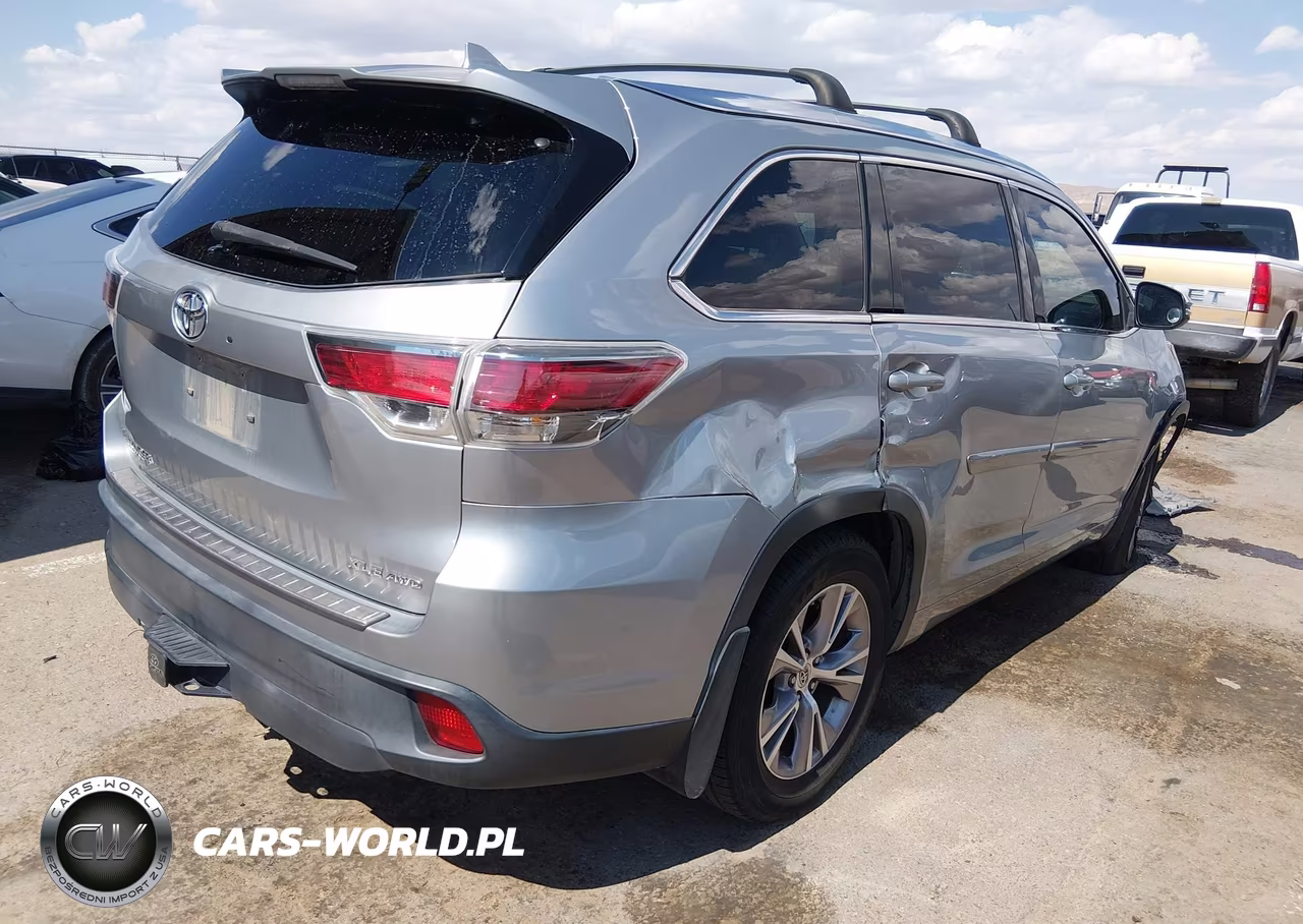 2015 Toyota Highlander Xle V6 VIN:5TDJKRFH0FS183552 - 4