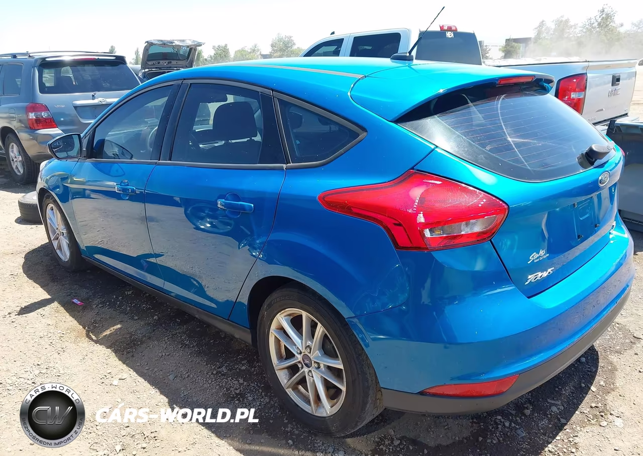 2015 Ford Focus Se VIN:1FADP3K26FL325343 - 3