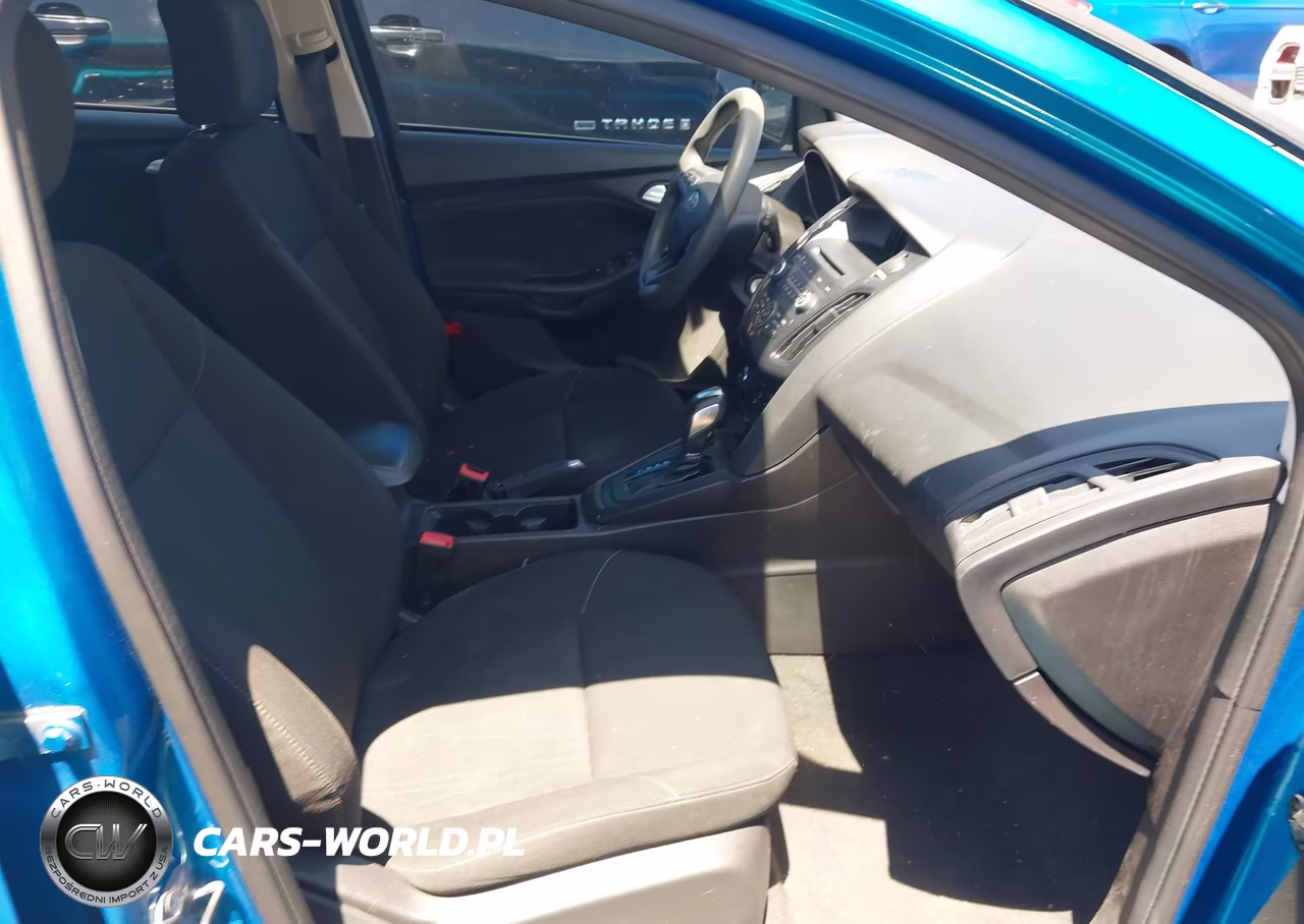 2015 Ford Focus Se VIN:1FADP3K26FL325343 - 5