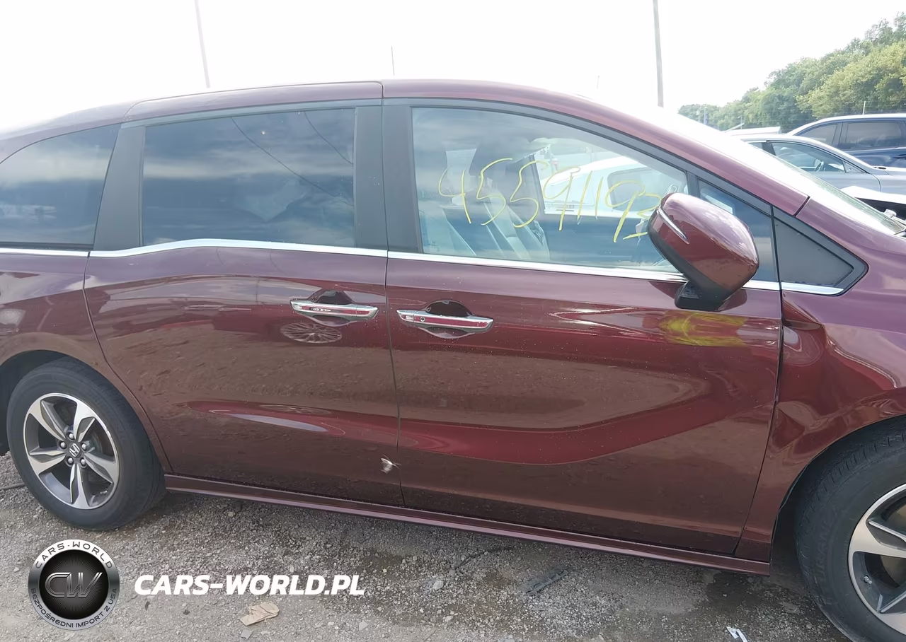2018 Honda Odyssey Touring VIN:5FNRL6H81JB063171 - 13