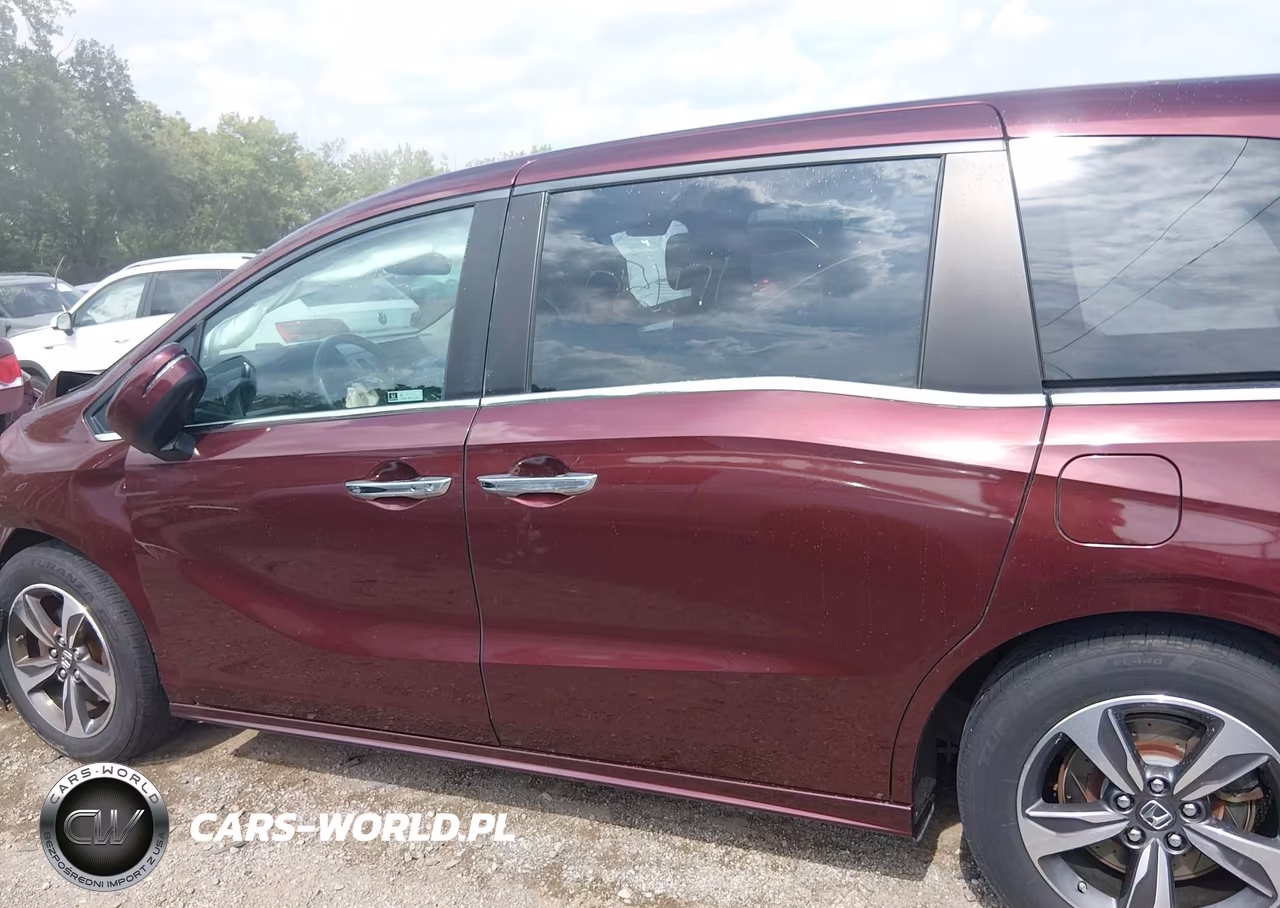 2018 Honda Odyssey Touring VIN:5FNRL6H81JB063171 - 14
