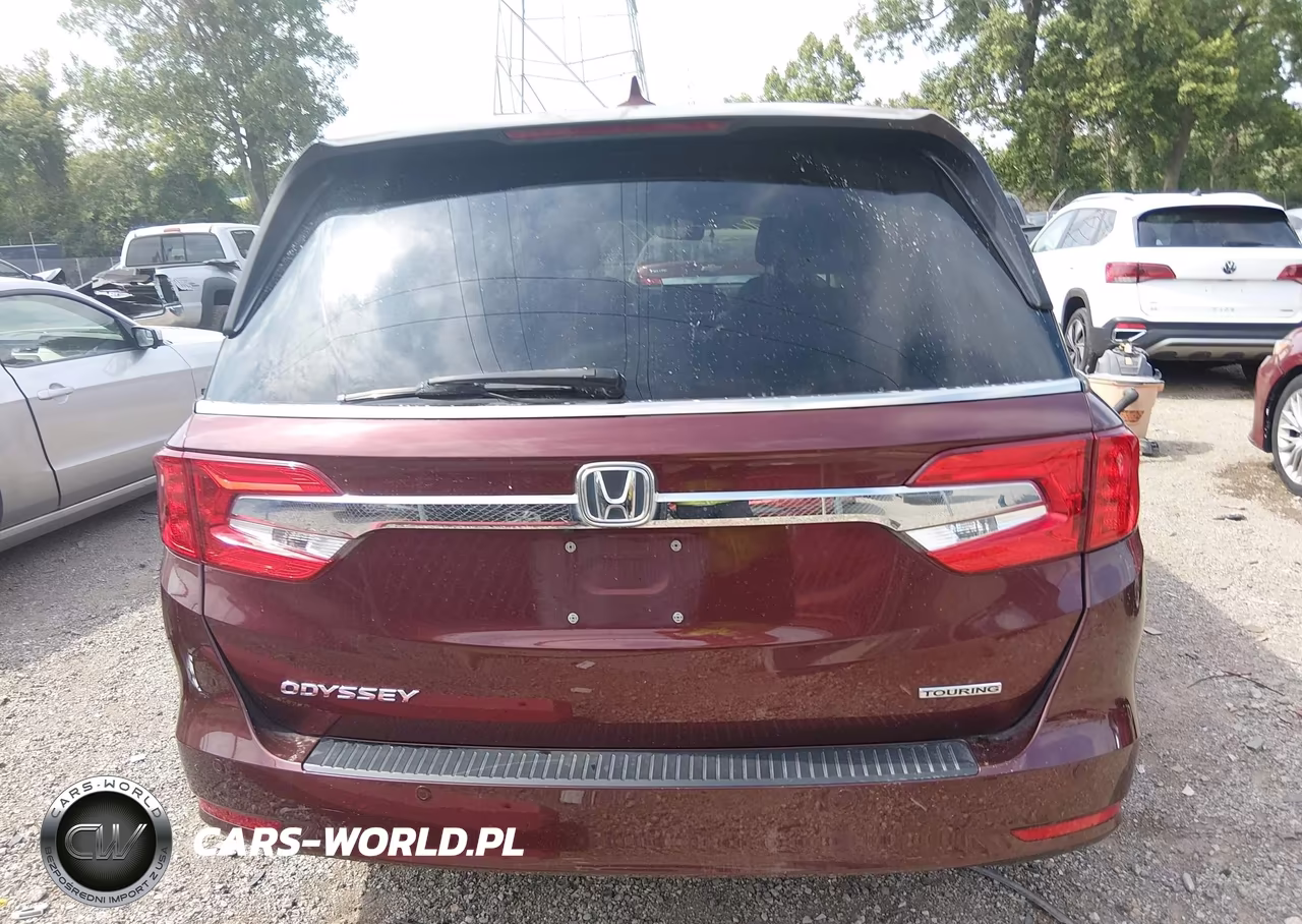2018 Honda Odyssey Touring VIN:5FNRL6H81JB063171 - 16