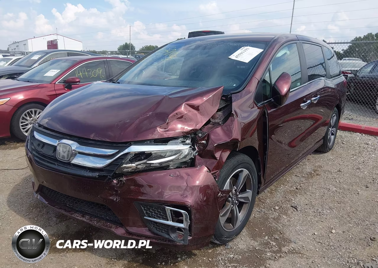 2018 Honda Odyssey Touring VIN:5FNRL6H81JB063171 - 2