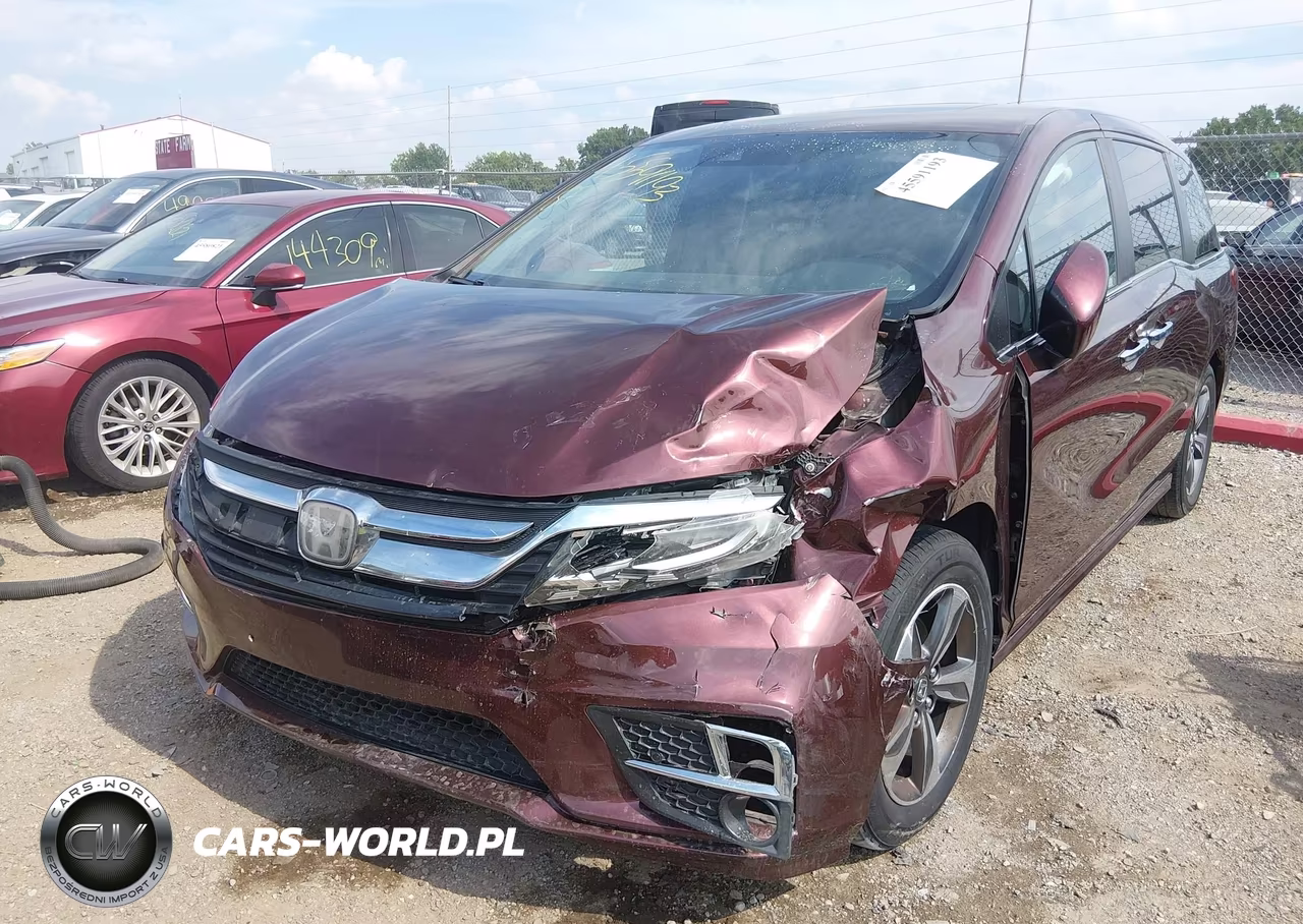 2018 Honda Odyssey Touring VIN:5FNRL6H81JB063171 - 6