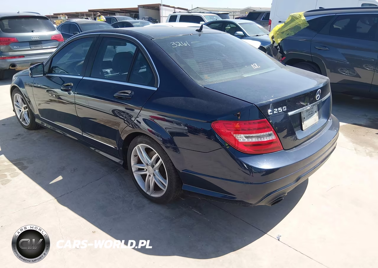 2013 Mercedes-Benz C 250 Sport VIN:WDDGF4HB1DA863261 - 3