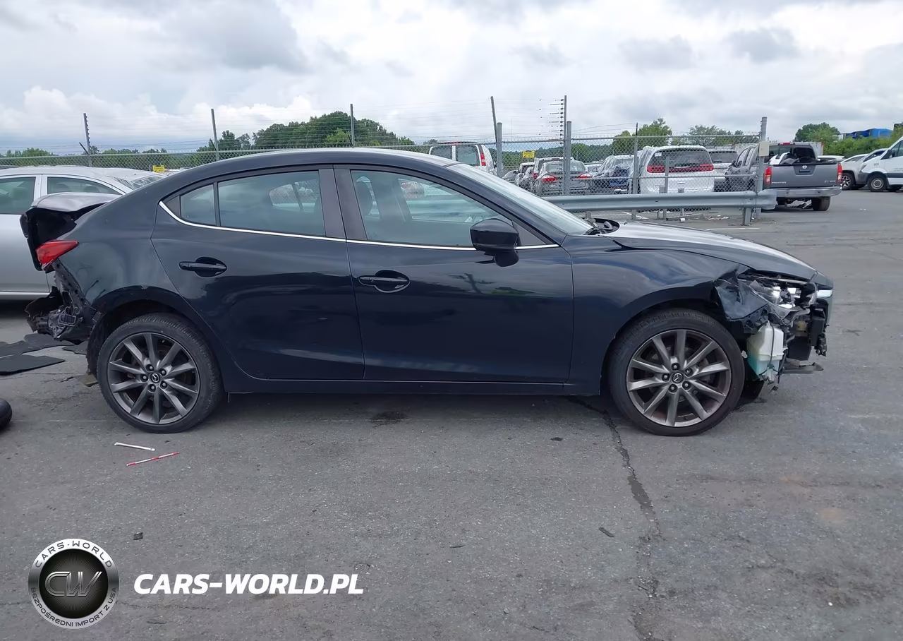 2018 Mazda Mazda3 Touring VIN:3MZBN1V32JM261581 - 13