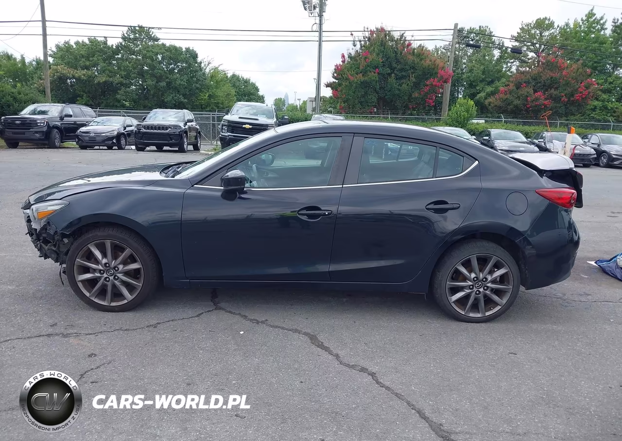 2018 Mazda Mazda3 Touring VIN:3MZBN1V32JM261581 - 14